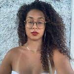 Allyson Pires's Instagram, Twitter & Facebook