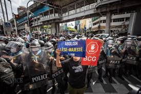 Thai court orders election-winning ...
