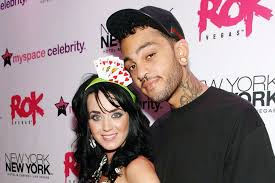 Gym class heroes frontman travis mccoy, has opened up recently about the reason behind his forthcoming mixtape, katy perry, who is now going out with english funny man, russell brand. 10 Facts You Didn T Know About Katy Perry