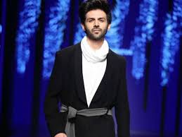 Kartik Aaryan Makes It To The 100 Crore Club With Sonu Ke Titu Ki Sweety Filmibeat Varun dhawan studied business management from the nottingham trent university after which he worked as an. kartik aaryan makes it to the 100 crore