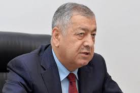 Milli Məclisdə nə baş verir? Deputat Vahid Əhmədov  Müdafiə Naziri Zakir Həsənovu azərbaycanca bilməməkdə tənqid edib: -  “Bilirsiniz ki, yüksək dövlət məmurlarının Azərbaycan dilini bilməməsi  bizim üçün böyük