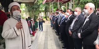 Bora gezmiş kardeşinin isim hakkını almaya hazırlanıyor. Deniz Gezmis In Kardesinin Cenazesinde Imamdan Dikkat Ceken Sozler