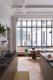 This Contains A Lot Of What I Like In A Living Space Open Windows That Let In A Lot Of Light While Hav En 2020 Appartement Design Appartement Hausmanien Appartement