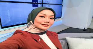 Anim ezati rizki mohd xalid merupakan seorang pengacara televisyen dan wartawan malaysia, terkenal sebagai pengacara malaysia hari ini.1. Pengacara 999 Anim Ezati Kini Berbadan Dua Hot Fm
