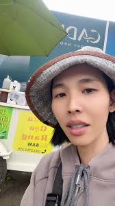 Mang thanh Xuân về cho bố mẹ , chỉ 10 phút có mái tóc đen tuyền mà không  xót rát da đầu , không mùi hôi .