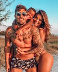 See more ideas about carole, fashion, bikinis. Noivo De Carol Nakamura Expoe Seguidor Que Chamou Seu Filho De Favelado Quem Quem News