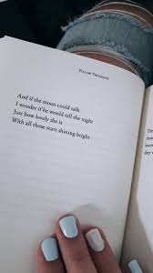 Pillow thoughts is the notable poetry book which is based on small poems and these poems will help you to achieve the happiness in the life. Pin On Amor
