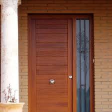 Puerta de entrada principal de aluminio moderna con puerta de entrada metálica saga fresada con apertura hacia a la derecha, hoja metálica inyectada en poliuretano expandida y lacada en color blanco. Puerta Exterior Carinbisa Fabricante Nacional Ventana Madera Y Madera Aluminio Carpinteria Industrial Y Domestica
