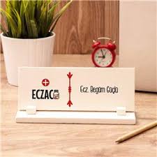 İnsanlar yaşamları boyunca, hediye almak için birçok durumla karşılaşır. Eczaciya Hediye Ve Eczacilar Gunu Hediyesi Hediye Dukkani