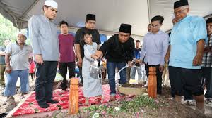 Some 300 people including residents around pontian, family members and relatives were seen at the. Jenazah Dr Md Farid Selamat Dikebumi