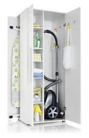 Si vous préférez ranger votre aspirateur balai dans un placard une fois le ménage terminé, il vous faudra éventuellement changer vos habitudes. Regardsetmaisons Comment Installer Un Lave Linge Dans Une Petite Salle De Bain Avec Un Petit Budget Idee Deco Buanderie Idee Salle De Bain Armoire A Balai