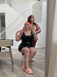 What do you notice first in this pic of me with the incredible u/ massivemegan ? : u/princessdandy