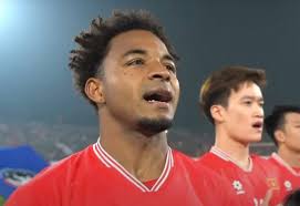 Clip: Nguyễn Xuân Son hát Quốc ca Việt Nam