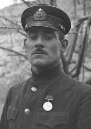 Ho scoperto oggi che il cecchino Noah Adamia ha ottenuto 200 confermate  uccisioni da cecchino in una singola battaglia, solo per essere ucciso un  giorno prima che l'assedio fosse revocato. : r/noah