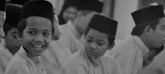 Anak kecil tonton film dewasa di handphone, orangtua tidak peduli. Yayasan Selangor Merakyatkan Pendidikan Selangor