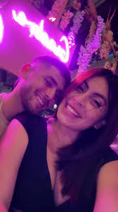 Feliz Aniversario, Mi Amor: Celebrando 6 Meses Juntos