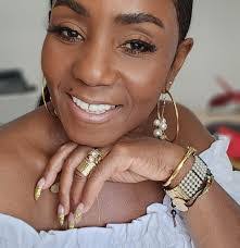 Adele Massimb's Instagram, Twitter & Facebook