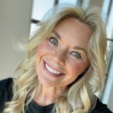 Mindy Stephenson's Instagram, Twitter & Facebook