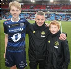 Noah solskjær (born 8 june 2000) is a norwegian professional footballer who plays as a midfielder for kristiansund. Noah Solskjaer Meet Norwegian Footballer And Son Of Ole Gunnar Solskjaer Vergewiki