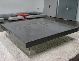 « il y a une vingtaine d'années, on a cherché à imiter le rendu du béton coulé. Table Design Beton Cire Gris Fonce Meuble Design