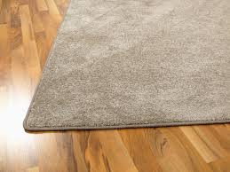In zeitlosem taupe ist der teppich gehalten. Hochflor Velours Teppich Triumph Taupe In 24 Grossen