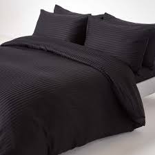 Très chic, ce drap plat noir 1 personne en 100% coton, un drap plat uni adapté pour votre lit de 1 personne graçe à sa dimensions de 180x290 cm. Drap Plat Raye Satin De Coton Egyptien 330 Fils Coloris Noir