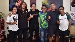 Gitaris steven and coconut treez, teguh wicaksono alias tege, dan rival himran selaku bassist, mengumumkan kabar duka cita. Am Kuncoro Steven Tege Coconut Treez Lestarikan Bahasa Daerah Lewat Mimi Mintuno Tresno Nusantara Bengkulu News