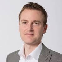 Simon Pratt's Instagram, Twitter & Facebook