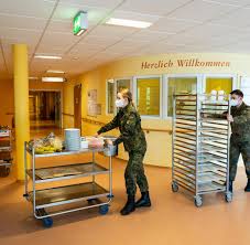 Wir gingen hinein und stellten fest, was wir schon ahnten: Bundeswehr Unterstutzt Altenheime Dienst Am Buttermesser Welt