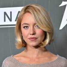 Pamela Anderson arată uimitor la vârsta de 55 de ani. Actrița a pozat cu  trupul aproape dezgolit și fără machiaj pe chip