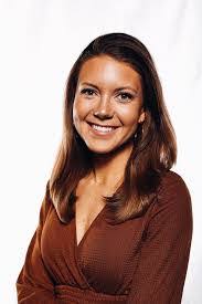 Amanda Hensel's Instagram, Twitter & Facebook