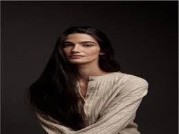 انا اسمي عماد وساحكي لكم بالتفصيل كيف نكت ماما بعدما شفتها تنتاك من جارنا. ØªØ§Ø±Ø§ Ø¹Ù…Ø§Ø¯