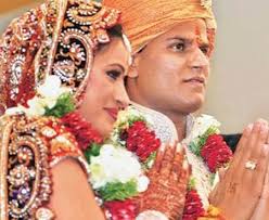Navneet rana in a conversation with abp news said that the investigation against the drug racket navneet rana won lok sabha elections 2019 from amravati. Mla Weds Actress Alongwith 3 611 Other Couples India News India Tv
