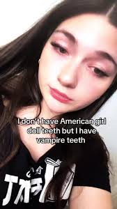 Desi🌙 (@desiree.warner)