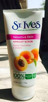 Our face scrub deeply cleans pores and exfoliates for clean, smooth and glowing skin. St Ives Sensitive Skin Apricot Scrub Review