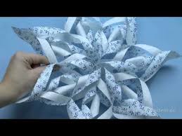 Schneeflocken aus papier fur das klassenzimmerfenster schneeflocken aus papier basteln vorlage special schneefl. Sterne Basteln 5 Kreative Anleitungen Zu Weihnachten Utopia De