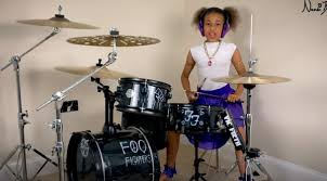 Последние твиты от foo fighters (@foofighters). Little Girl Challenges Dave Grohl To A Drum Off Then Crushes Everlong Cover