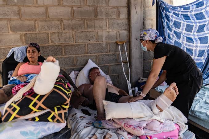 A McDonald's turned into a hospital: Improvisation and neglect mark the  first week of Venezuela's earthquake tragedy | International | EL PAÍS  English