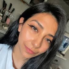 Linda Bui's Instagram, Twitter & Facebook