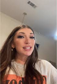 Samantha Lamb's Instagram, Twitter & Facebook