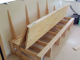 Diy Folding Sofa Bed In A Vintage Airstream Avec Images Lits Pliants Amenagement Camionette Airstream Vintage