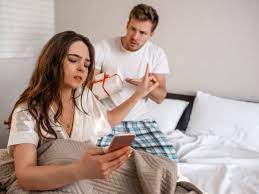How To Keep Your Girlfriend Interested In You - Maintain Attraction