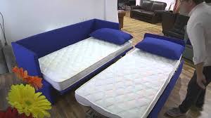Il letto principale è predisposto per materassi larghi 80, 90 o 120 centimetri e lunghi 190 o 200 centimetri, mentre quello estraibile è predisposto per una materasso basso (altezza 16cm) da 80x190 o 80x200 centimetri a seconda delle dimensioni del letto principale. Divano Letto Matrimoniale Brera Divano Letto Estraibile Youtube