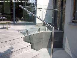 Frameless Glass Balustrade Using Mod 6000 Glass Clamps With Side Mounted Stainless Steel Handrail Glass Stairs Glass Balustrade Glass Balcony