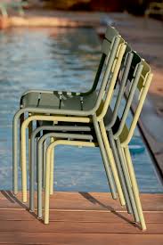 A modern redesign of the classic chairs introduced in the 1920s at paris's famous luxembourg gardens, this gently curved, slatted lounge chair is no less iconic. Stuhl Luxembourg Gartenstuhle Aus Metall Gartenmobel