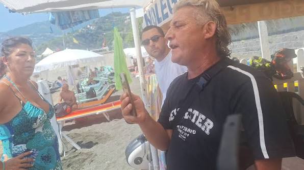 SPIAGGE LIBERE, NUOVO BLITZ DI BORRELLI A MAIORI: TENSIONI, INSULTI E  MINACCE DAI GESTORI. "CONFESSANO L'ABUSO E INVITANO I CITTADINI AD ANDARE  ALTROVE: INTERVENGANO LE AUTORITÀ"