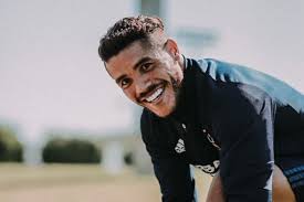 El futbolista mexicano, jonathan dos santos, es tendencia en redes sociales después de publicar una fotografía comprometedora en instagram, en la que aparece dentro de la cama junto a una mujer muy parecida a la hermana menor de kim kardashian, kylie jenner. Mujer Que Aparece Desnuda Con Jonathan Dos Santos Podria Ser Kylie Jenner Foto 24 Horas