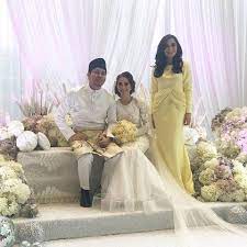 Seperti yang anda sedia maklum,hasil perkahwinan sari yanti dan suami tercinta iaitu jep sepahtu pasangan ini telah dikurniakan seorang cahaya mata perempuan yang sangat comel diberi nama. Wan Sharmila Perkahwinan Sari Yanti Jep Sepahtu Facebook