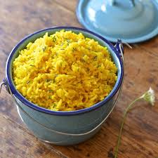 Heat the oil in a saucepan on medium heat. Easy Yellow Rice Turmeric Recipes Yellow Rice Recipes Tumeric Recipes