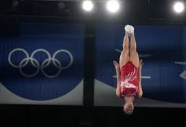 朱露絲之繼奶奶，與其不和，最後和好 朱費彩妮之繼親家奶奶 朱瑪莉之繼姻伯母，與其不和，於第16集反目，最後和好 利用岑國華報復戴金仔 與丁行健互相勾結以報復戴金仔，實被其利用 因替戴元寶頂罪承認縱火而被判入獄10年，於第4集刑滿出獄 Ly97vmubsipukm